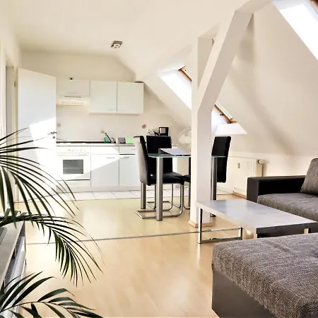 Apartment Kuschelige Dachgeschosswohnung Am Clarapark *
