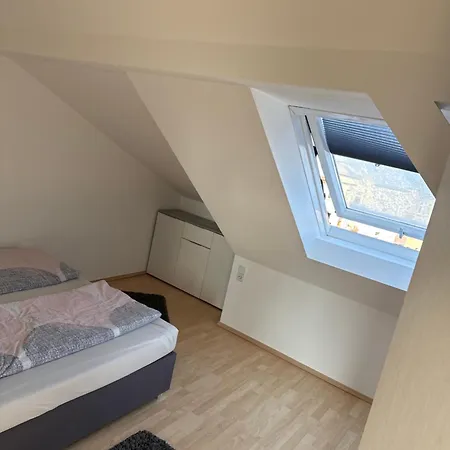 Kuschelige Dachgeschosswohnung Am Clarapark Apartment *