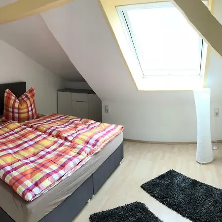 Kuschelige Dachgeschosswohnung Am Clarapark Apartment *